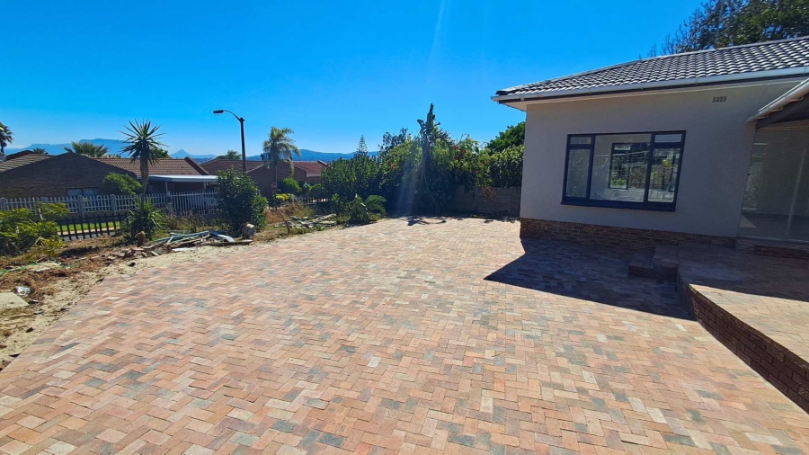 To Let 3 Bedroom Property for Rent in Ruwari Western Cape